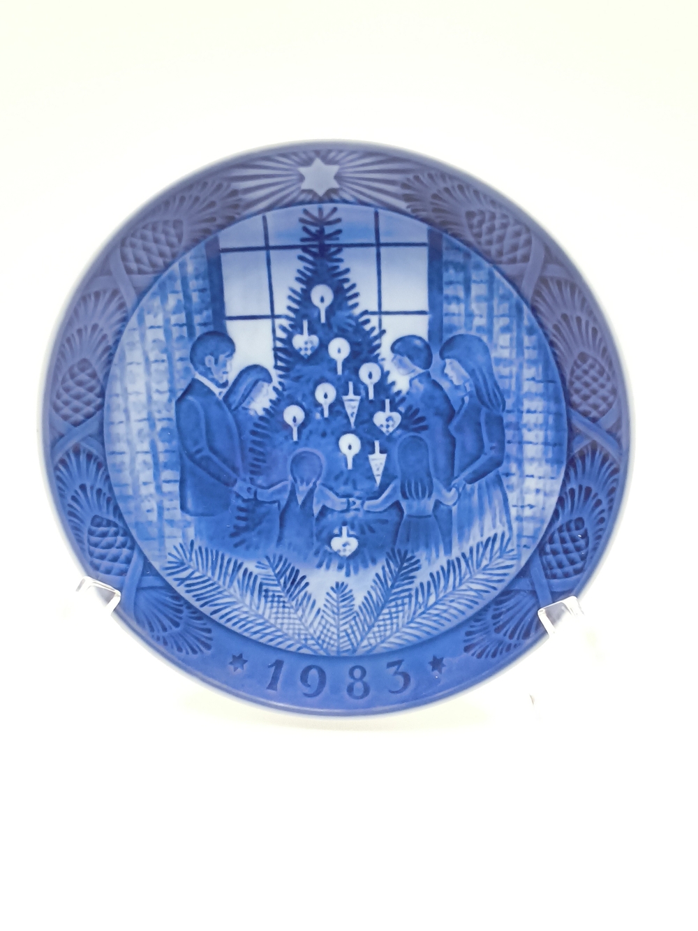Born in 1983? This Royal Copenhagen Plate has Ring-Around-the-Rosie Energy!